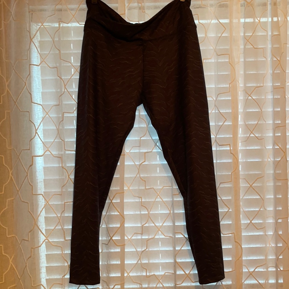 Super Soft Victoria’s Sport Animal Print Leggings Size Large